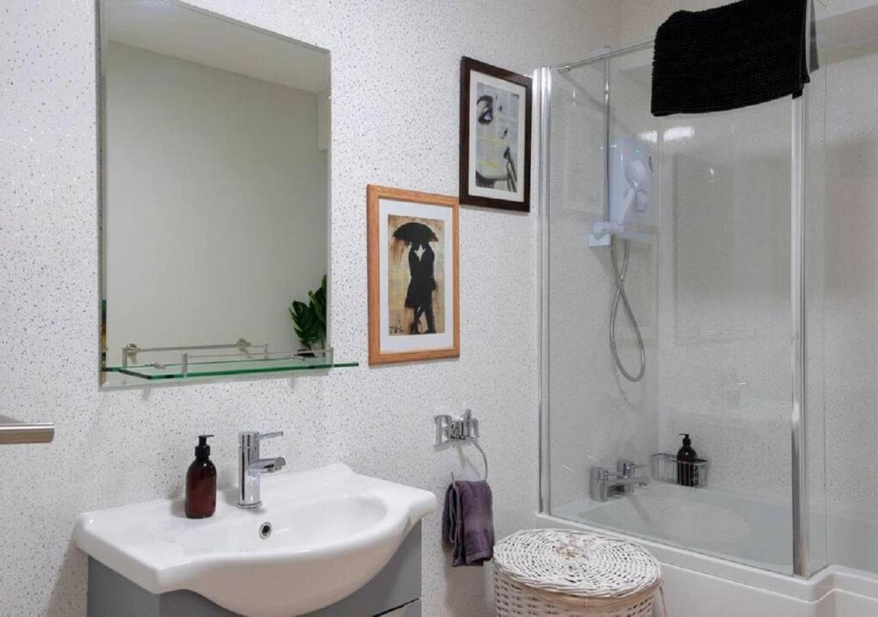 Pelican-Stylish 2-Bed Apartment Close To Beach & Town Scarborough Ngoại thất bức ảnh