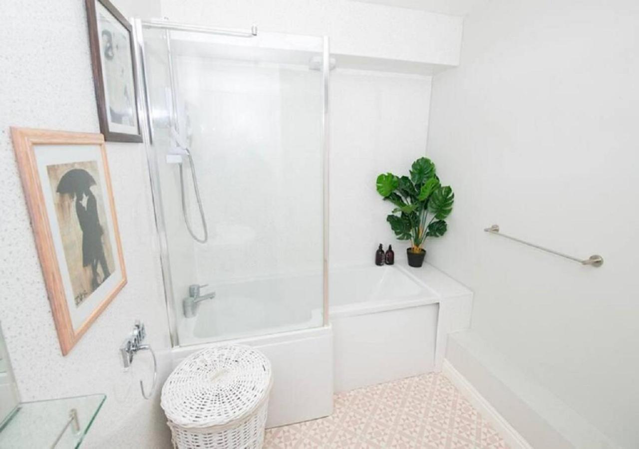 Pelican-Stylish 2-Bed Apartment Close To Beach & Town Scarborough Ngoại thất bức ảnh